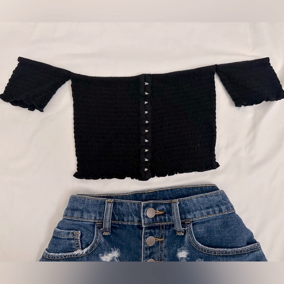 Tops - Black Off the Shoulder Crop Top Size Small